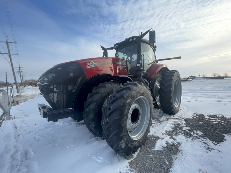 2026 CASE IH MAGNUM 325 CVT TRACTOR