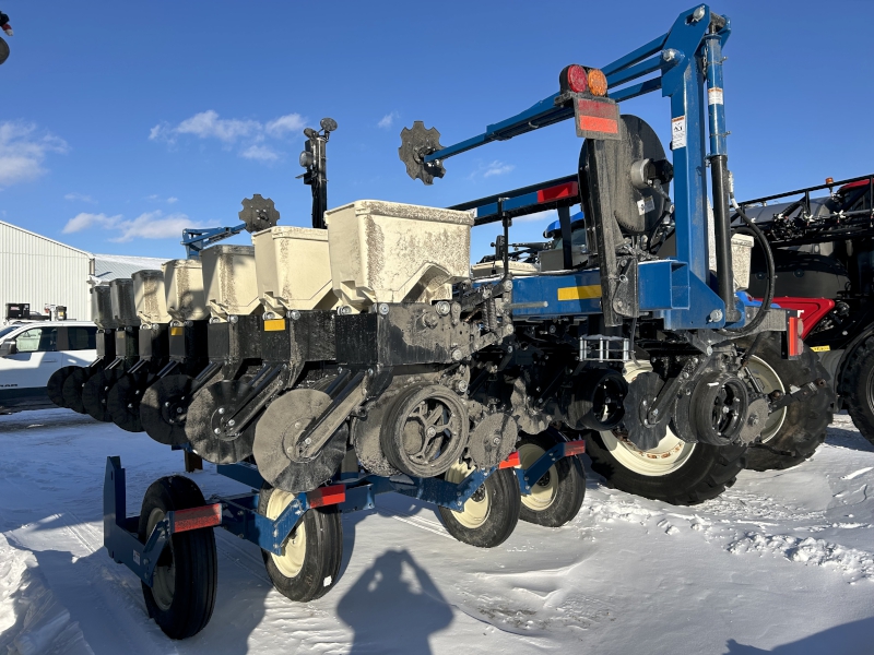 2026 KINZE 3505 8R15 PIVOT FOLD PLANTER