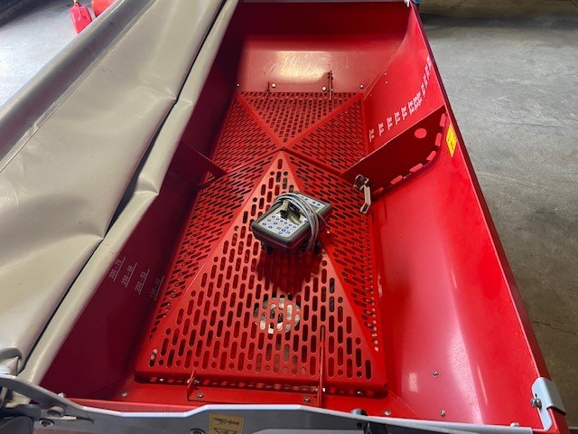 2015 KEVRNELAND EXACTA-CL-EW BROADCAST FERTILIZER SPREADER