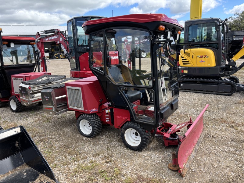 2018 VENTRAC 3400Y COMPACT 4WD TRACTOR WITH BLADE & SPREADER