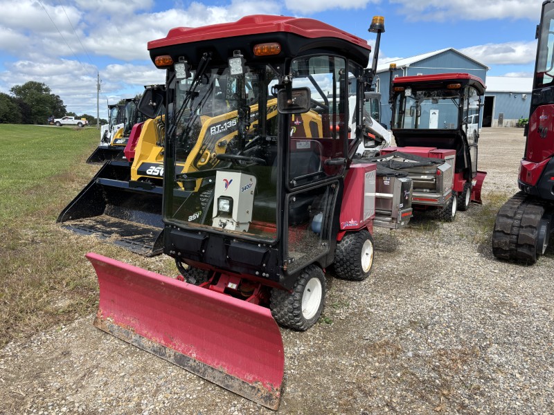 2018 VENTRAC 3400Y COMPACT 4WD TRACTOR WITH BLADE & SPREADER