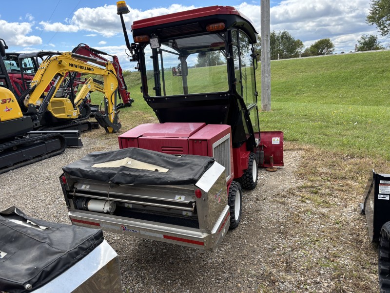2018 VENTRAC 3400Y COMPACT 4WD TRACTOR WITH BLADE & SPREADER