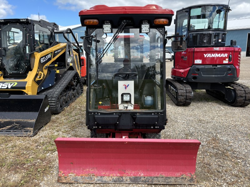 2018 VENTRAC 3400Y COMPACT 4WD TRACTOR WITH BLADE & SPREADER