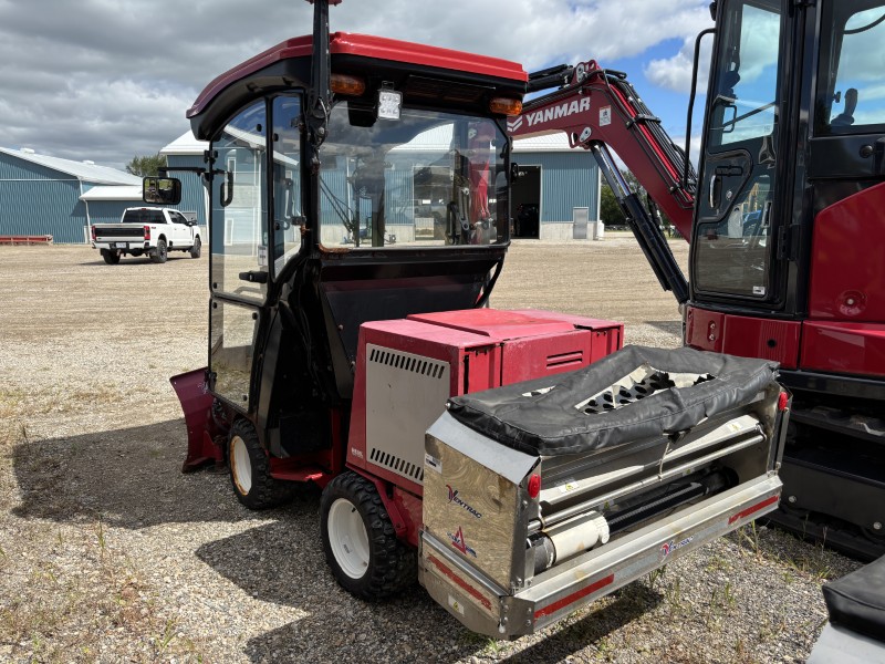 2017 VENTRAC 3400Y COMPACT 4WD TRACTOR WITH BLADE & SPREADER