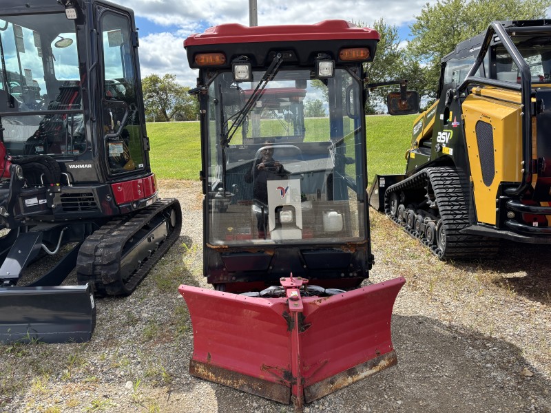 2017 VENTRAC 3400Y COMPACT 4WD TRACTOR WITH BLADE & SPREADER