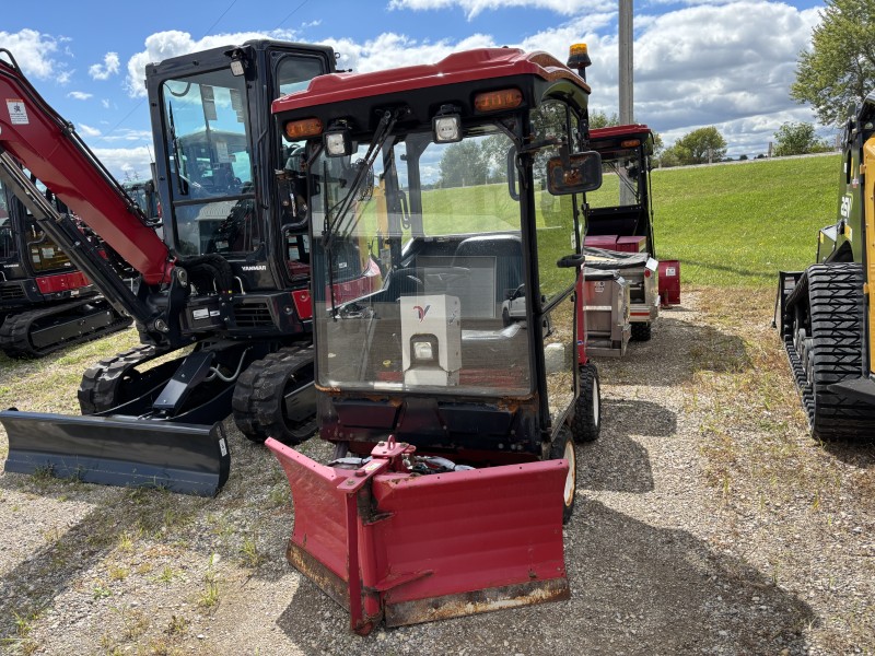 2017 VENTRAC 3400Y COMPACT 4WD TRACTOR WITH BLADE & SPREADER