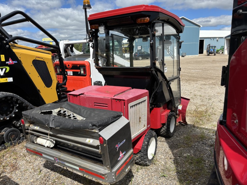 2017 VENTRAC 3400Y COMPACT 4WD TRACTOR WITH BLADE & SPREADER