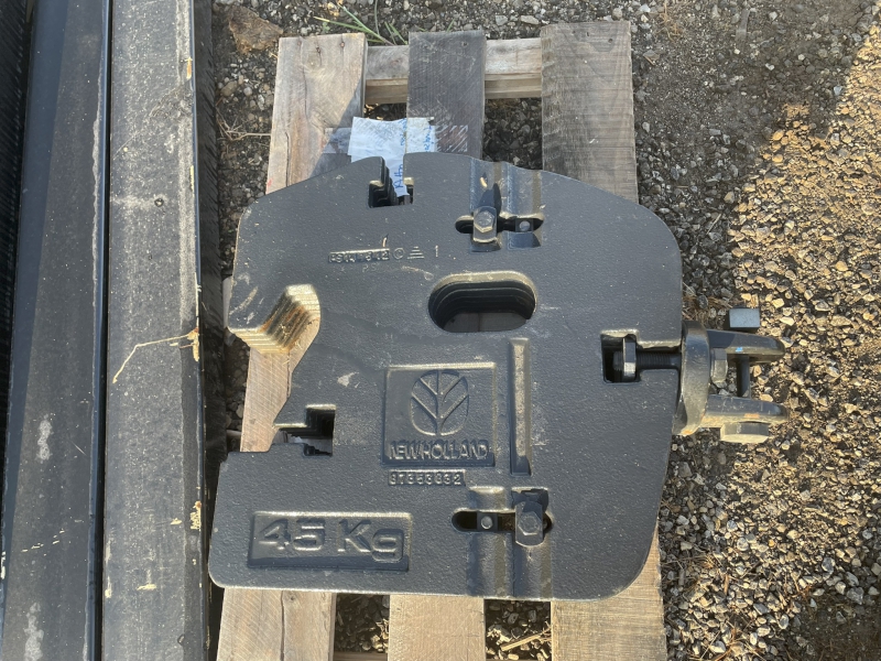 2012 NEW HOLLAND 45 KG (100 POUNDS) WEIGHTS