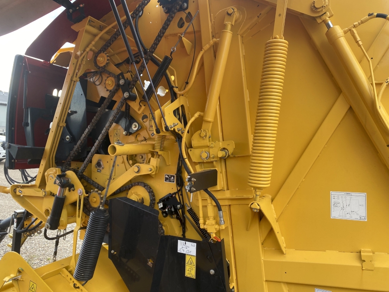 2022 NEW HOLLAND ROLLBELT 450 ROUND BALER