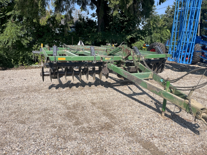 1989 JOHN DEERE 724 CHISEL PLOW
