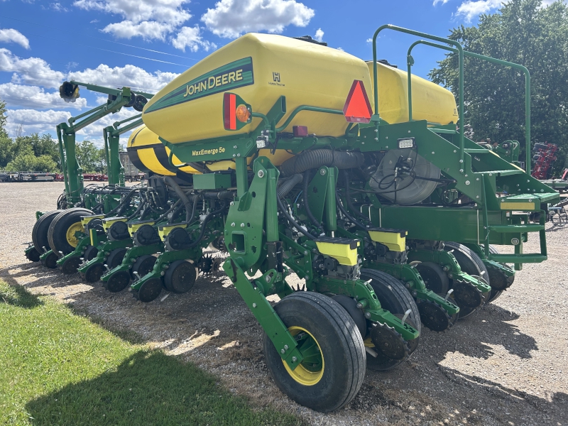 2017 JOHN DEERE 1775NT PLANTER