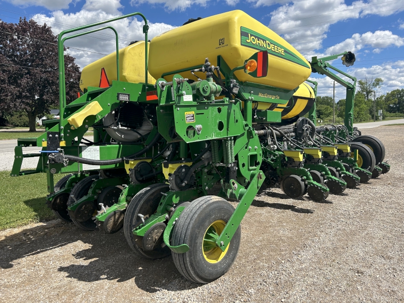2017 JOHN DEERE 1775NT PLANTER