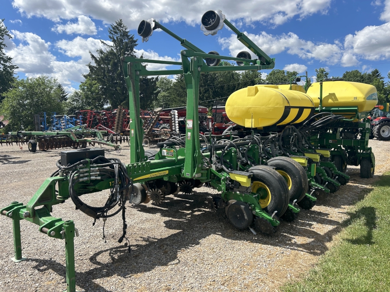 2017 JOHN DEERE 1775NT PLANTER