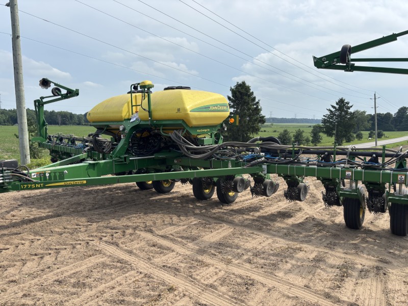 2017 JOHN DEERE 1775NT PLANTER