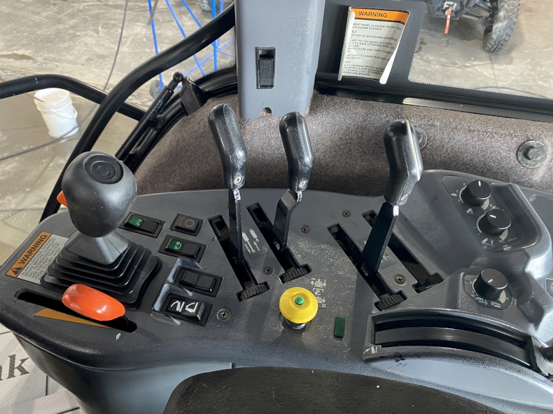 1997 NEW HOLLAND FORD 8670 TRACTOR