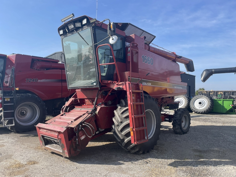 1989 CASE IH 1660 COMBINE WITH FLEX HEAD