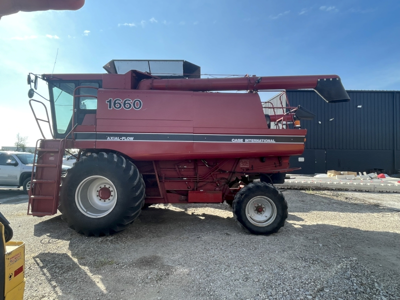 1989 CASE IH 1660 COMBINE WITH FLEX HEAD