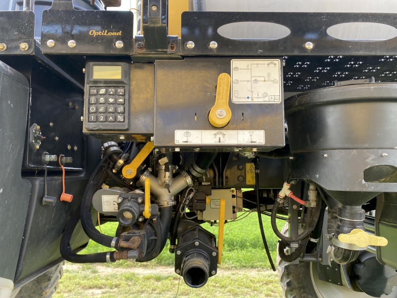 2018 ROGATOR RG1100C HIGH CLEARANCE SPRAYER