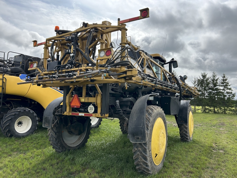 2018 ROGATOR RG1100C HIGH CLEARANCE SPRAYER