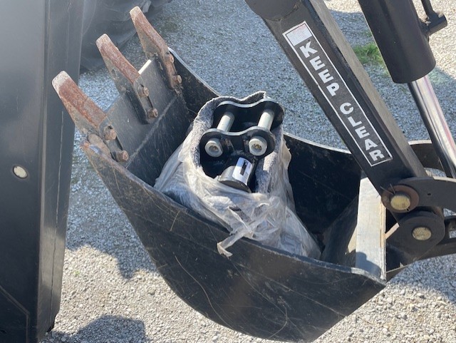 1986 MASSEY FERGUSON 1030 TRACTOR WITH LOADER AND BACKHOE