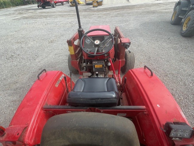 1986 MASSEY FERGUSON 1030 TRACTOR WITH LOADER AND BACKHOE
