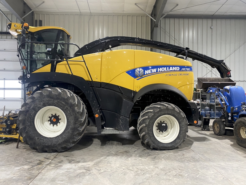 2021 NEW HOLLAND FR780 SP FORAGE HARVESTER WITH HEADS