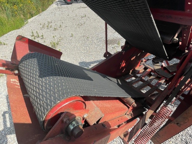 1983 NEW HOLLAND 316 SQUARE BALER