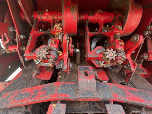 1983 NEW HOLLAND 316 SQUARE BALER