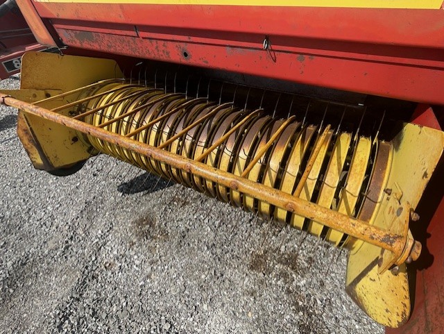 1983 NEW HOLLAND 316 SQUARE BALER