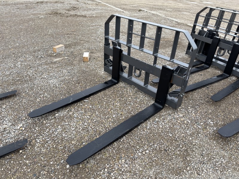 2025 CNH 5500 POUND PALLET FORK-SS ATTACH