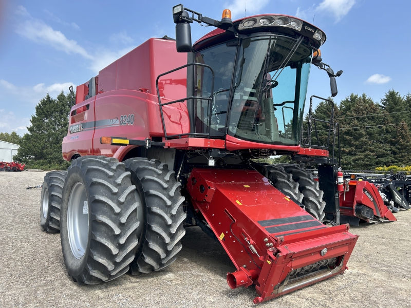 2016 CASE IH 8240 COMBINE
