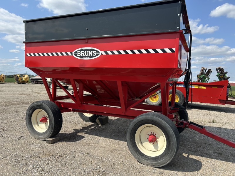 BRUNS 400 GRAVITY BOX WAGON
