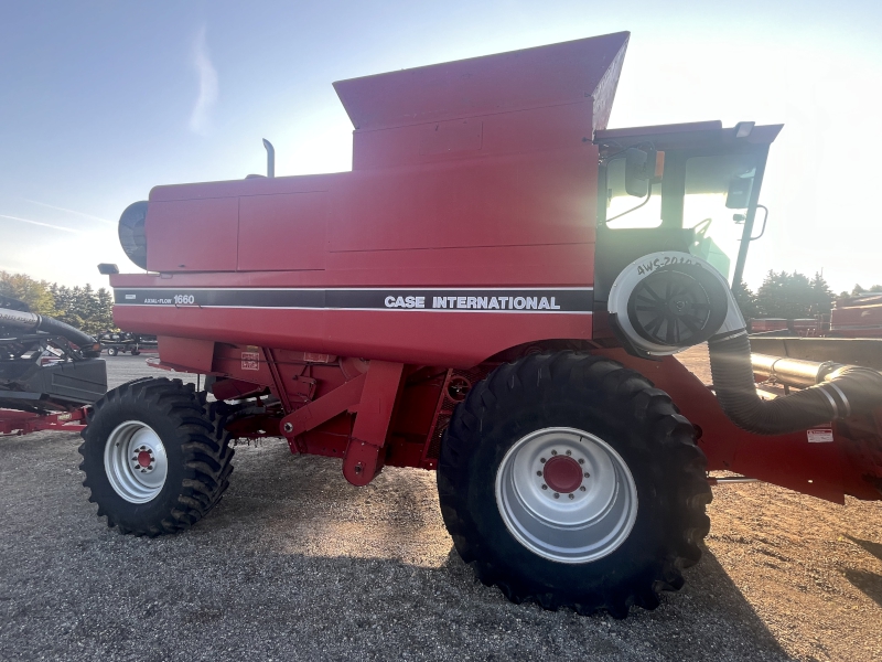 1991 CASE IH 1660 COMBINE PACKAGE WITH TWO HEADS AND CART