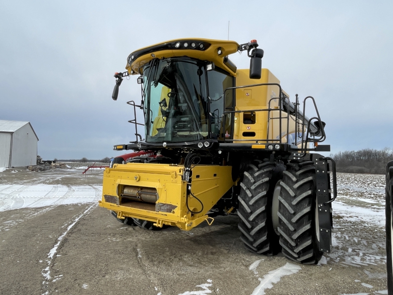 2022 NEW HOLLAND CR7.90 COMBINE