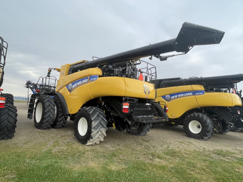 2022 NEW HOLLAND CR7.90 COMBINE