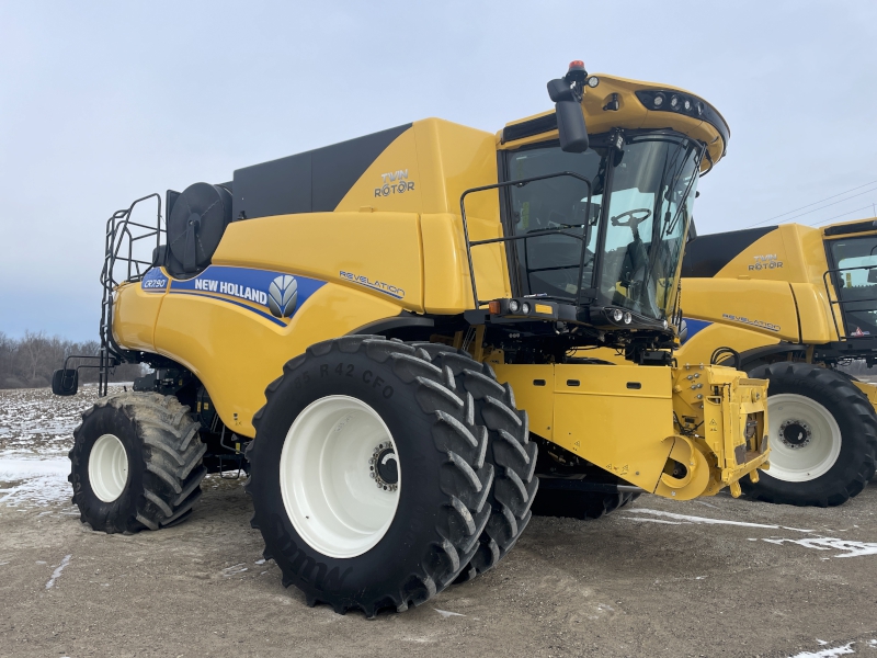 2022 NEW HOLLAND CR7.90 COMBINE