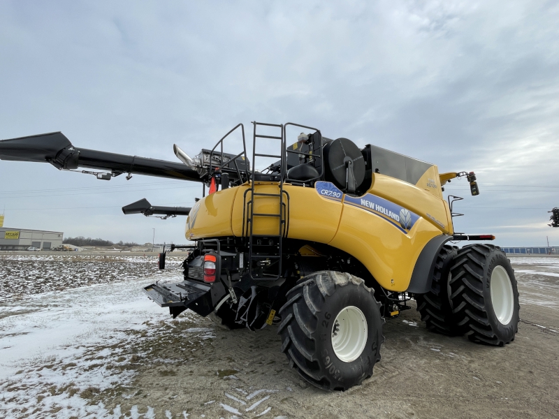 2022 NEW HOLLAND CR7.90 COMBINE