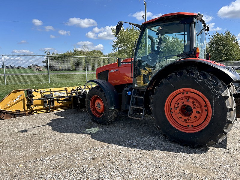 2019 KUBOTA M6-101 TRACTOR AND SNOW WING
