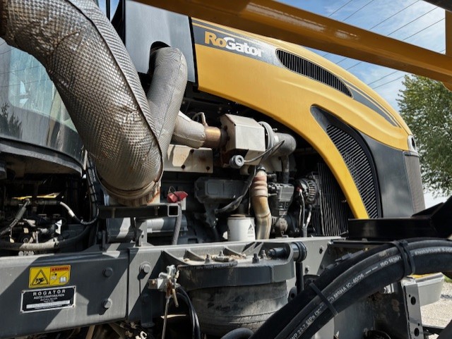 2014 ROGATOR RG1300 SELF PROPELLED SPRAYER