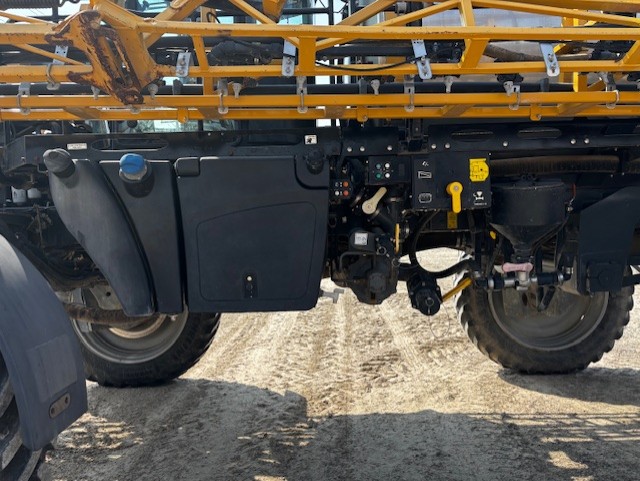 2014 ROGATOR RG1300 SELF PROPELLED SPRAYER