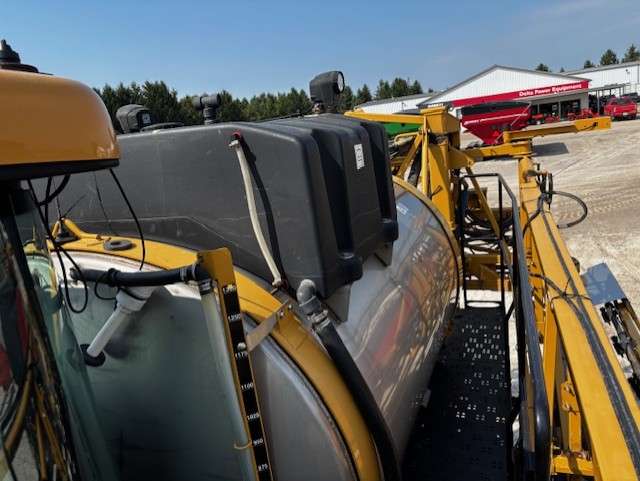 2014 ROGATOR RG1300 SELF PROPELLED SPRAYER