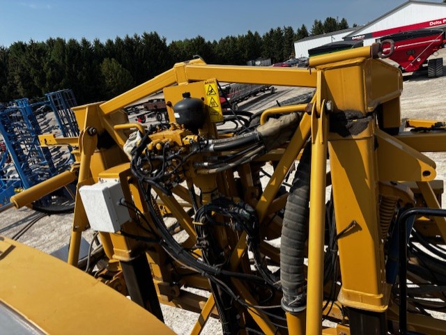 2014 ROGATOR RG1300 SELF PROPELLED SPRAYER