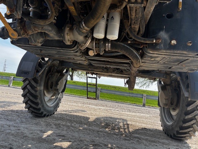 2014 ROGATOR RG1300 SELF PROPELLED SPRAYER