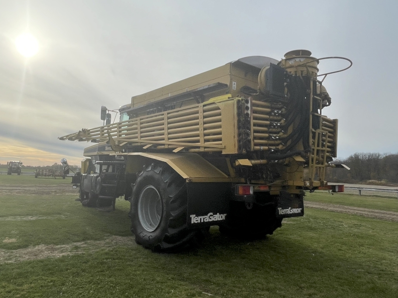 2015 TERRAGATOR TG 9300B FERTILIZER SPREADER