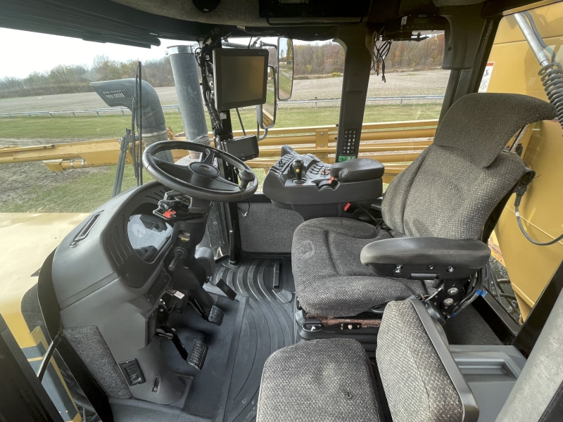 2015 TERRAGATOR TG 9300B FERTILIZER SPREADER