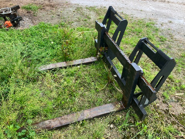 2023 CNH 48 INCH PALLET FORK