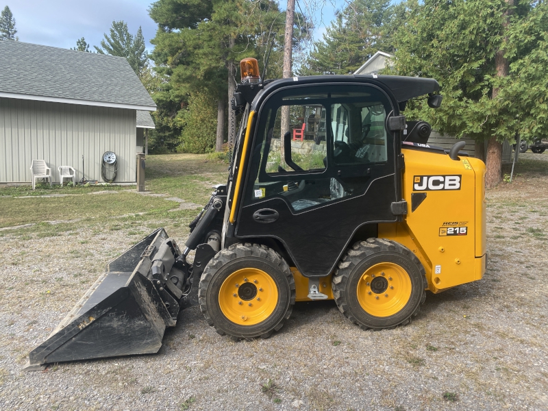 2021 JCB 215W SKIDSTEER