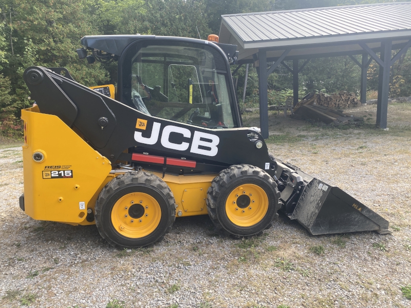 2021 JCB 215W SKIDSTEER
