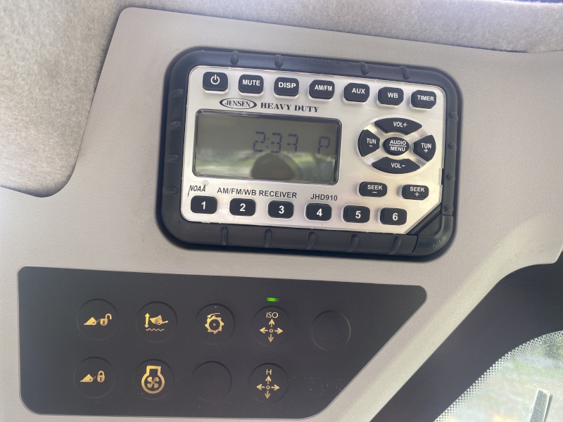 2021 JCB 215W SKIDSTEER