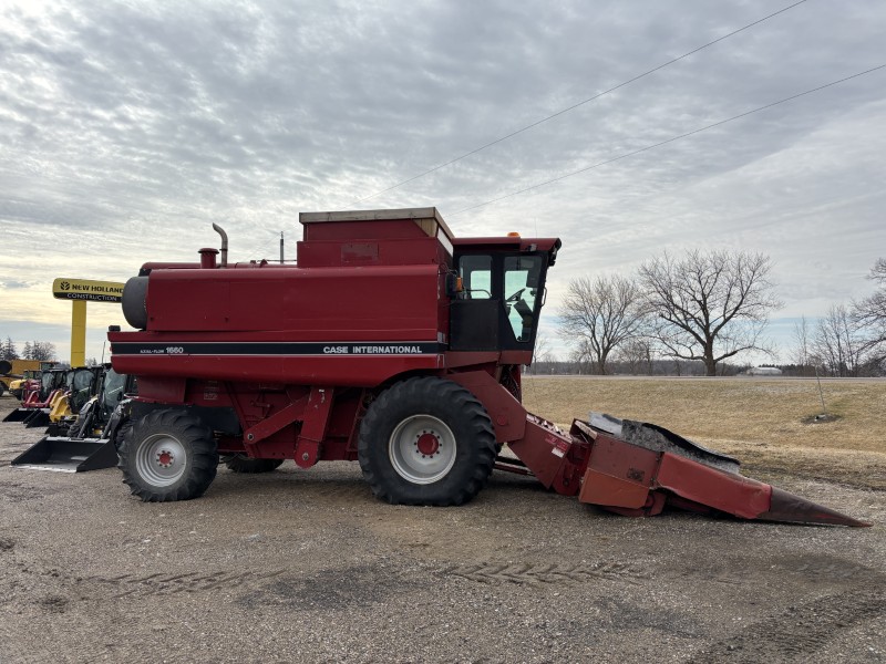 1989 CASE IH 1660 COMBINE PACKAGE WITH TWO HEADS AND CART